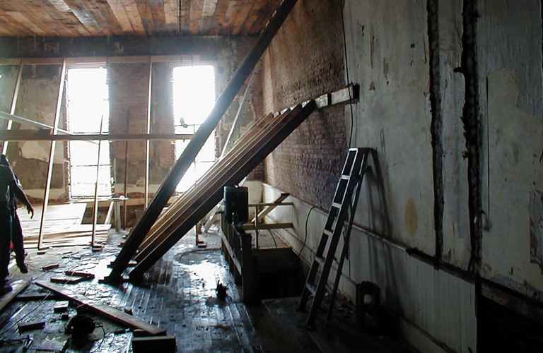 Use of Lateral Restraint Anchors for Stabilization of Multiwythe Masonry Walls